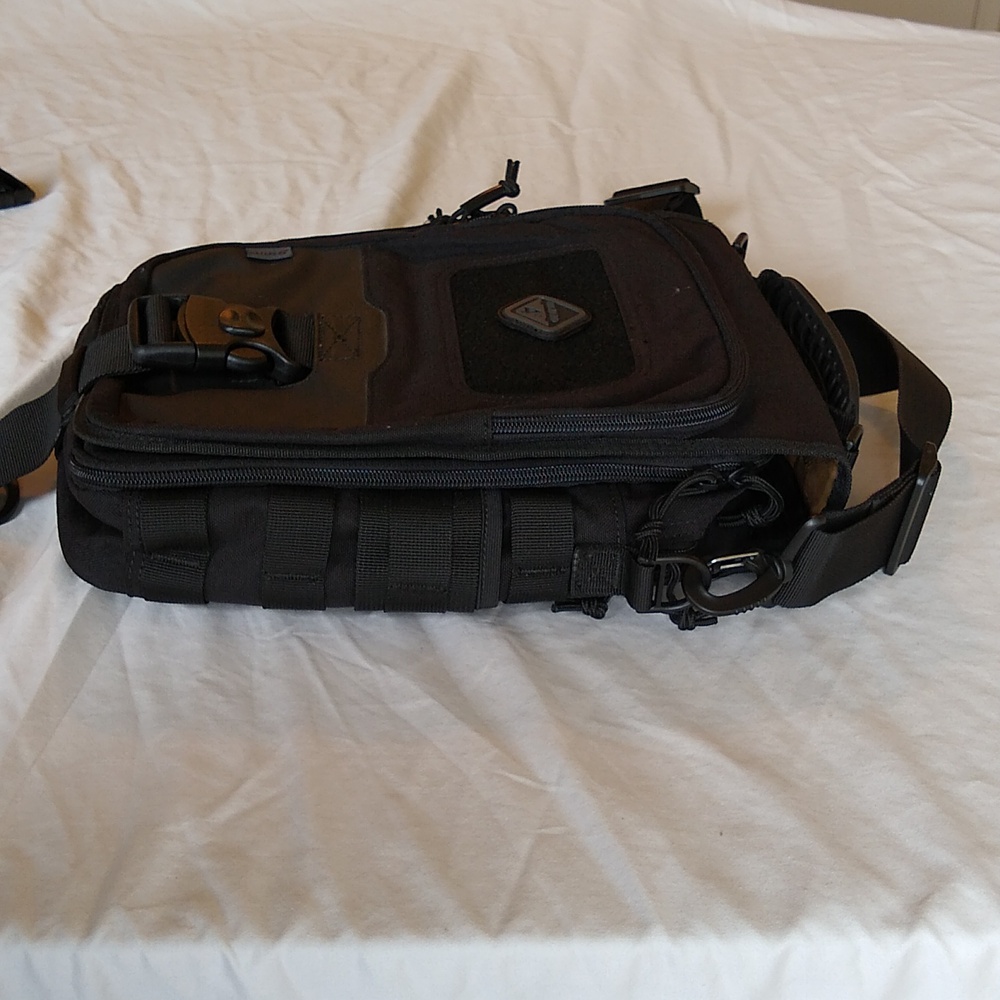 Hazard4 Kato Tablet/Netbook Mini-Messenger Bag, Black - Picture 12 of 14